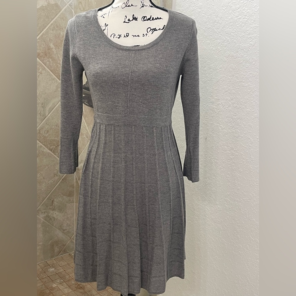 Calvin Klein NWOT Gray Knee Length Sweater Dress, Size P. Acrylic Blend.